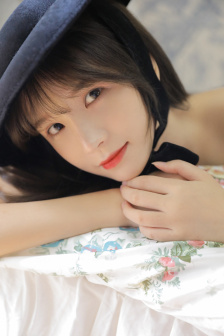 着牛仔裤的钟馗